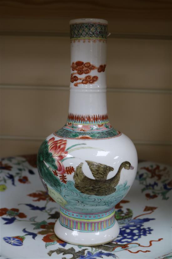 A Chinese Imari pattern large charger and a famille verte bottle vase, Dia 41.5cm